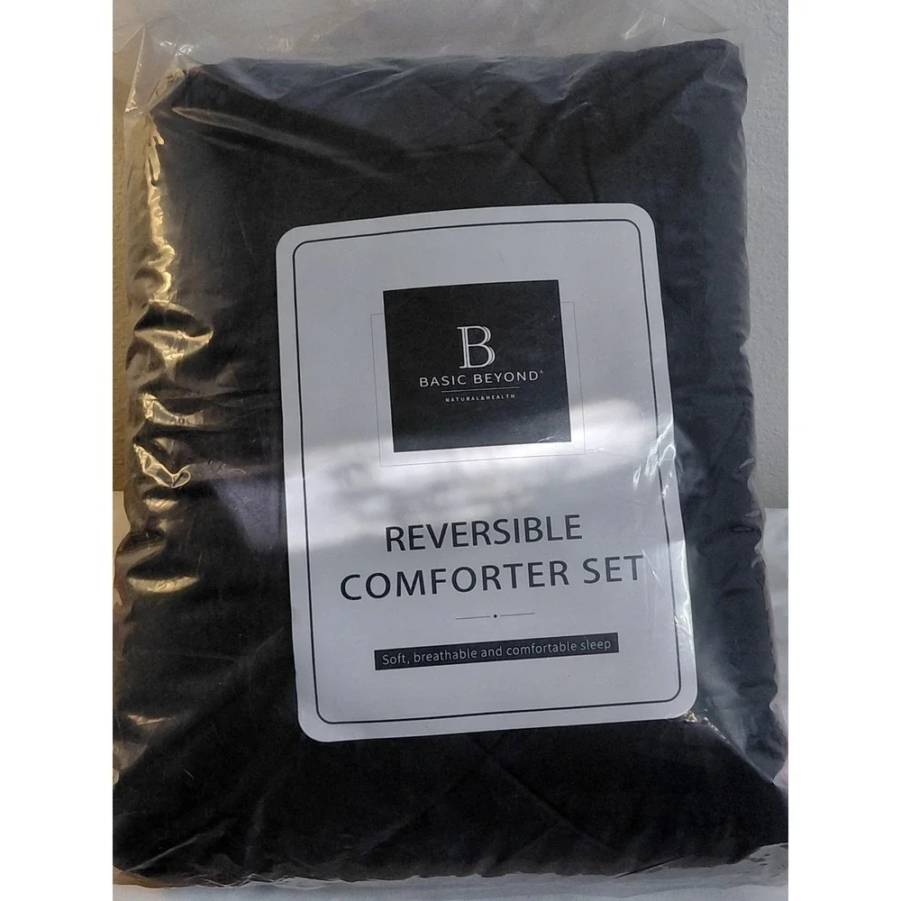 Basic Beyond Full/Queen Reversible Comforter Black Red 88x92 New